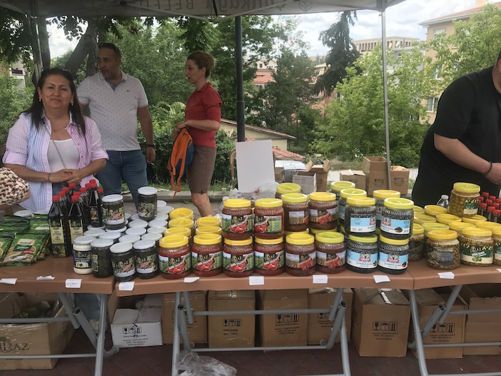 Antakyalı depremzede öğrenciler yararına kermes bu kez Ankara'daydı